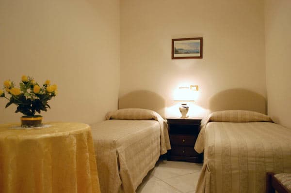 Habitación privada – Napoli Centrale Hotel B&b**** - Foto 3