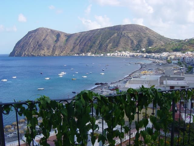 2-Room Apartment beachfront - Lipari (ME) - Photo 5