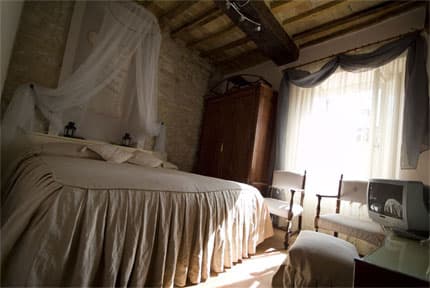 Vicolo S. Chiara - Foto 3