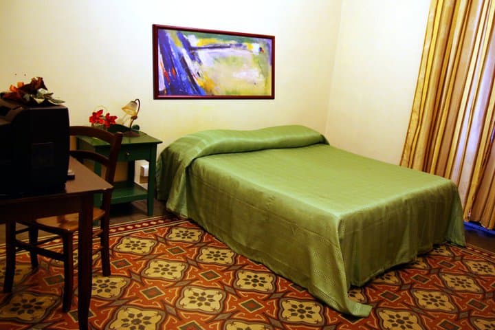 Privatzimmer – Aloirooms B&B - Bed & Breakfast a Catania