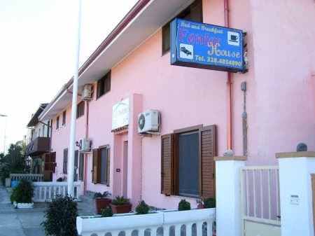 B&B Fantar House - Bed & Breakfast en Cáller (CA)